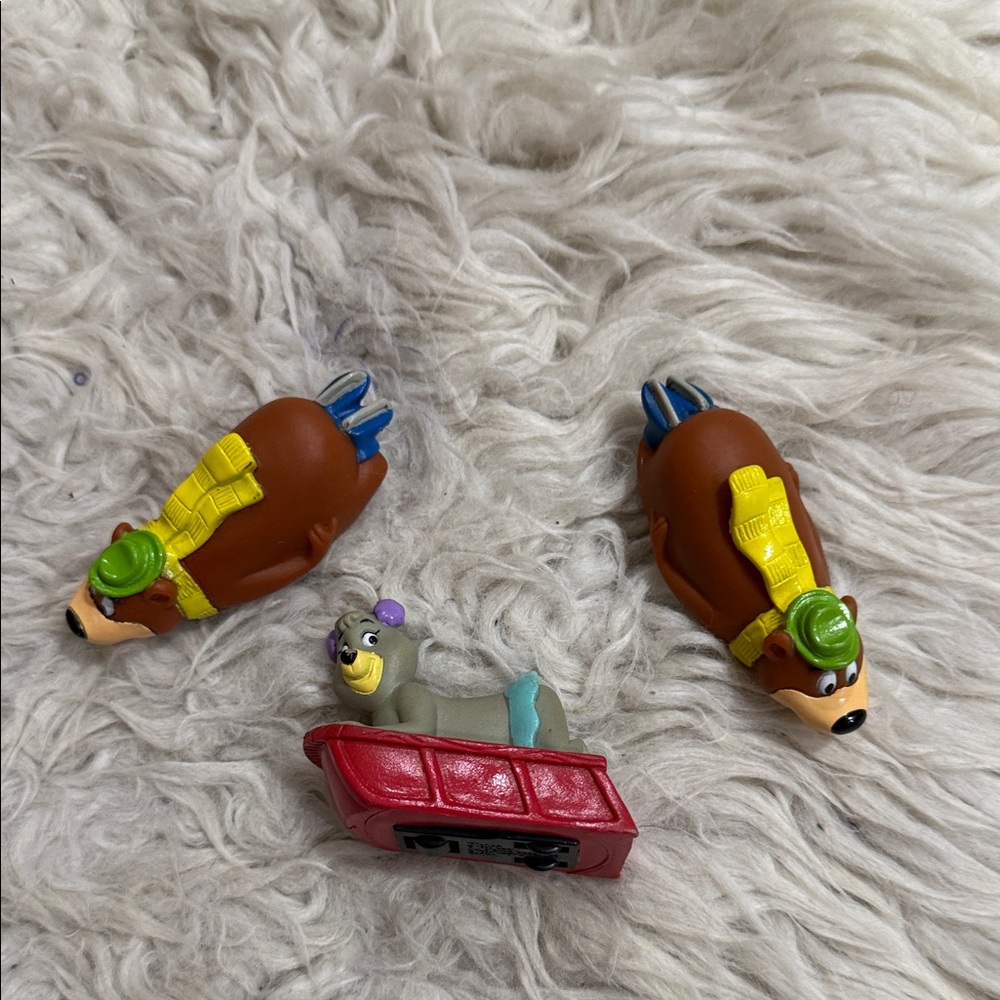 vintage 1994 Arby's Yogi Bear and Friends Winter Wonderland Crazy Cruisers toys